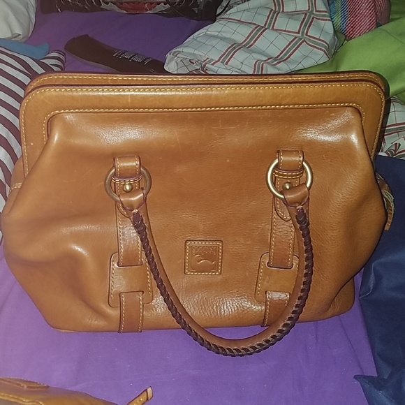 Nice Dooney Bourke .Comes with dust bag - Picture 8 of 8